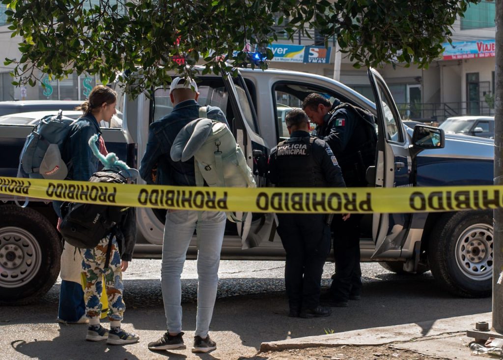 Capturan a dos personas que transportaban 36 migrantes en una Calafia