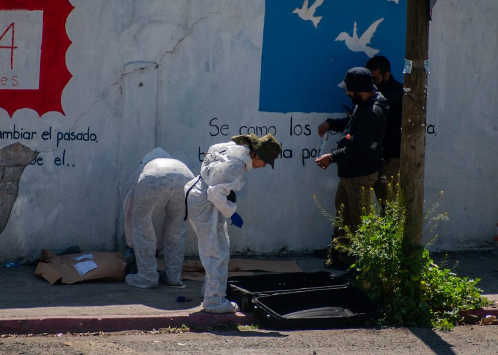 Hallan muerto a hombre acusado de lanzar a una persona por acantilado en Playas