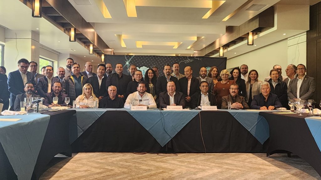 Ismael Burgueño expone propuestas de gobierno ante empresarios del sector maquilador