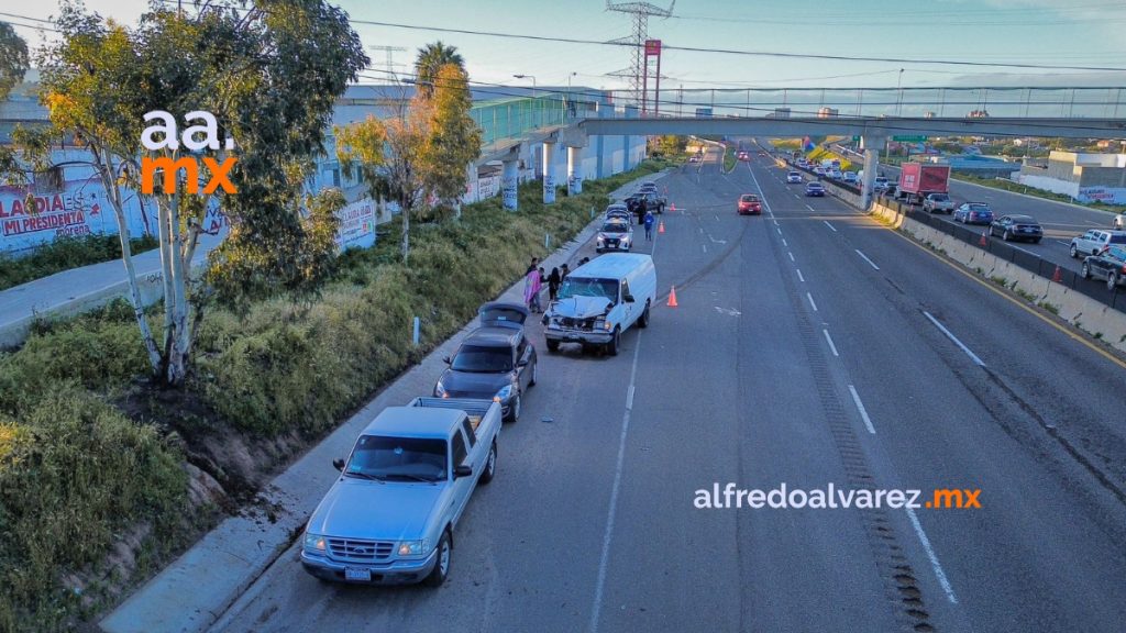 Caballos provocan carambola en la carretera Escénica Tijuana - Ensenada