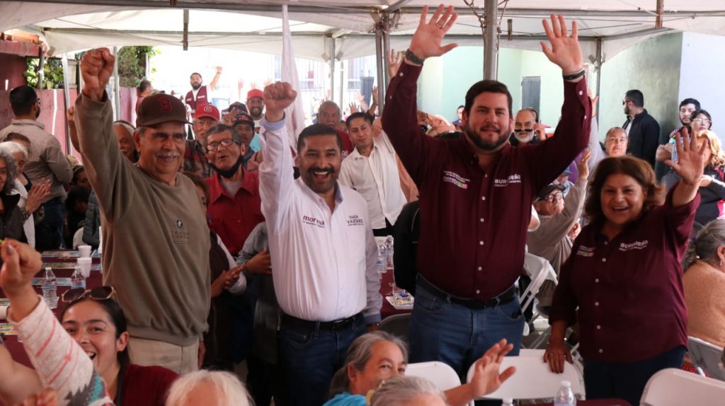 Ismael Burgueño escucha a comerciantes del Mercado Hidalgo