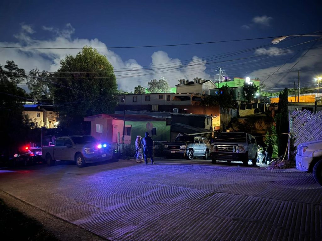 Localizan cadáver en una maleta con un mensaje
