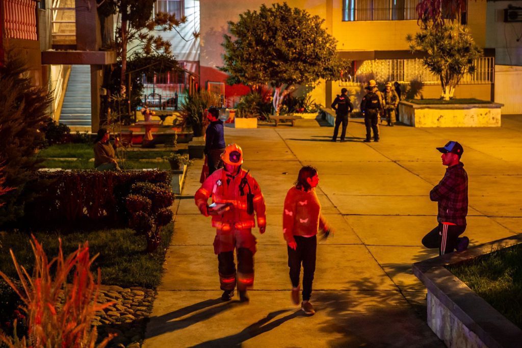 Hombre de la tercera edad amenaza con incendiar edificio de Infonavit Río