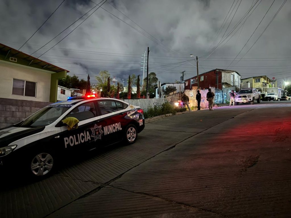 Localizan cadáver en una maleta con un mensaje