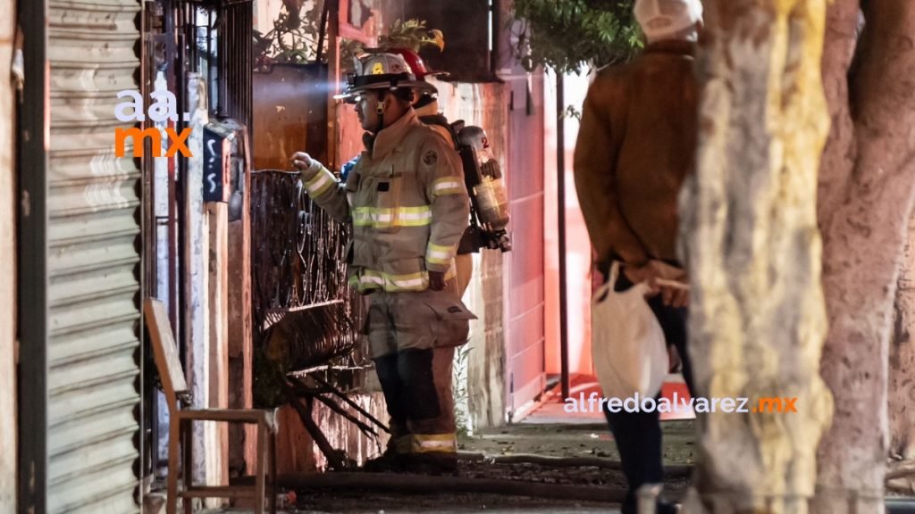 Pareja muere calcinada tras incendio de cuartería