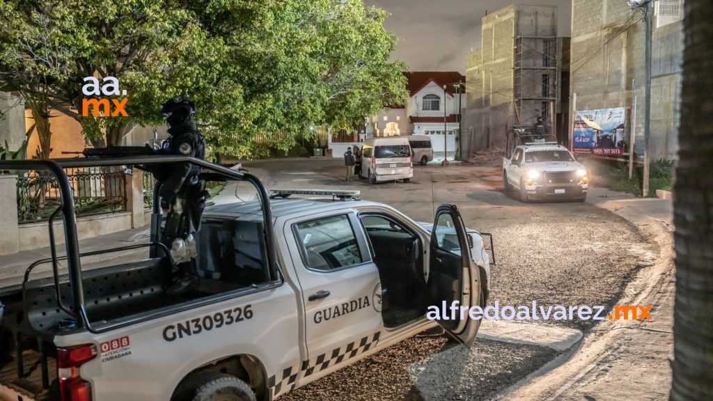 Atacan con piedras a agentes del INM Atacan con piedras a agentes del INM