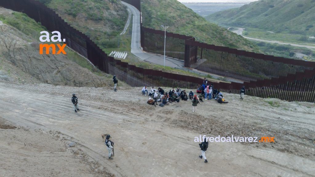 Evitan cruce masivo por el muro fronterizo