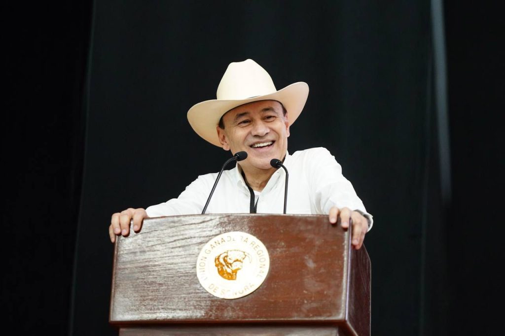 Gobernador acompaña a ganaderos en asamblea general de UGRS