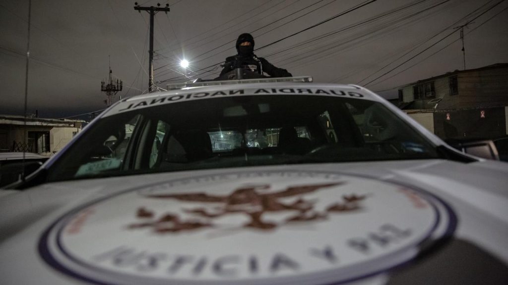 Joven muere decapitada tras choque con muro de contención