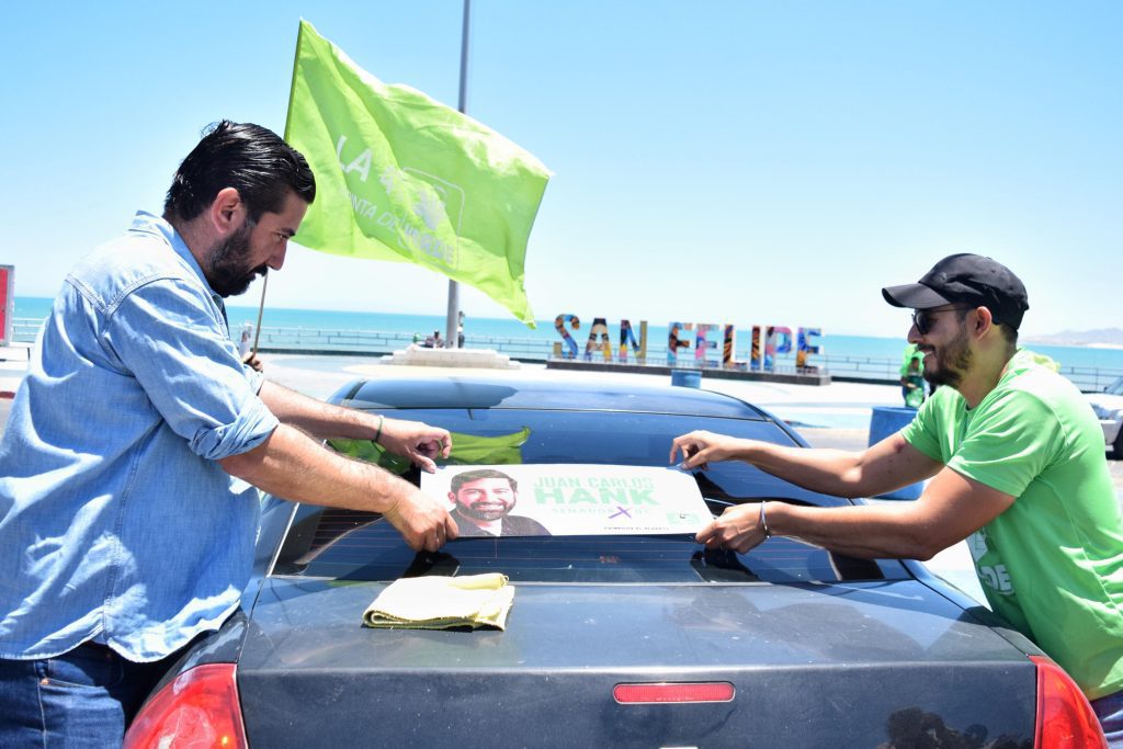 Habitantes de San Felipe recorren el puerto junto a Juan Carlos Hank