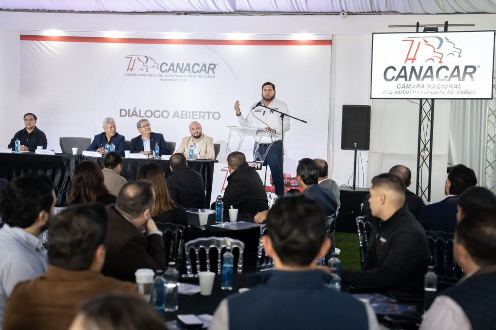 Ismael Burgueño promete certeza y seguridad al sector de autotransporte de carga