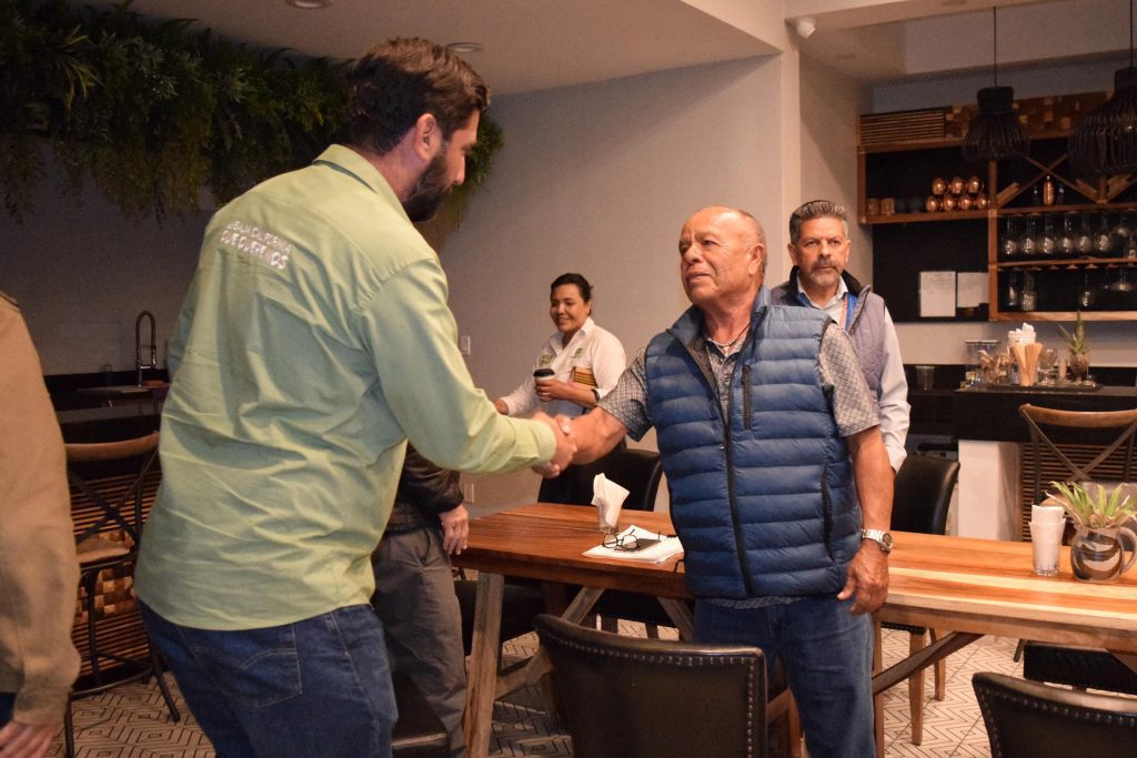 Juan Carlos Hank Krauss se reunió con integrantes de la Unión de Pescadores de Ensenada.