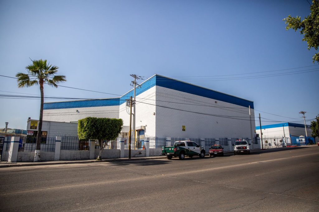 Hombre muere prensado en una fábrica de dulces