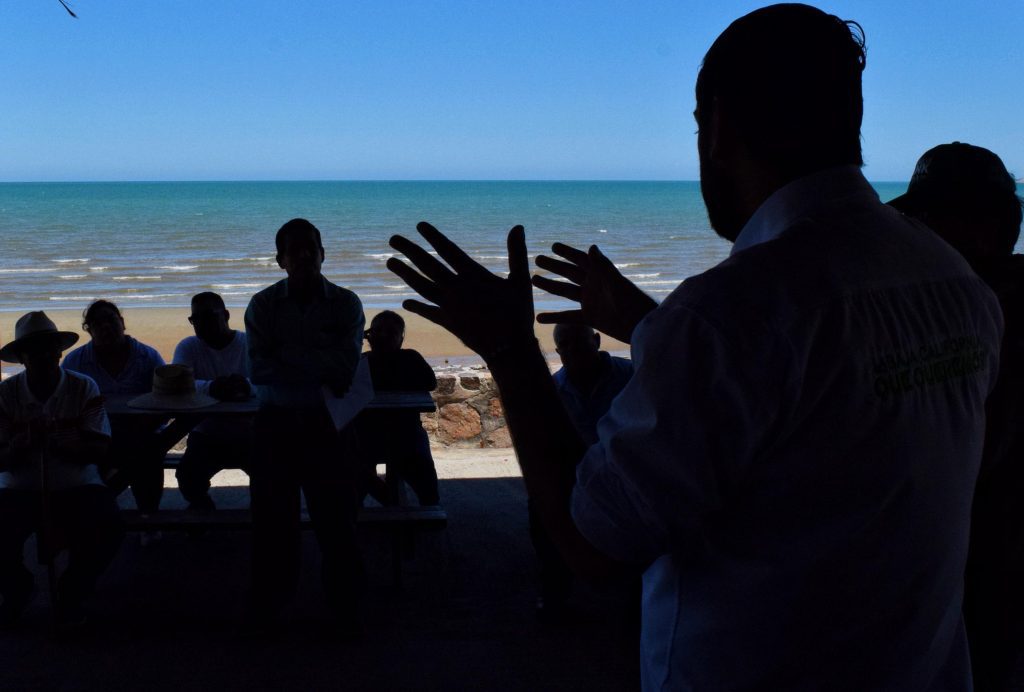 Habitantes de San Felipe recorren el puerto junto a Juan Carlos Hank