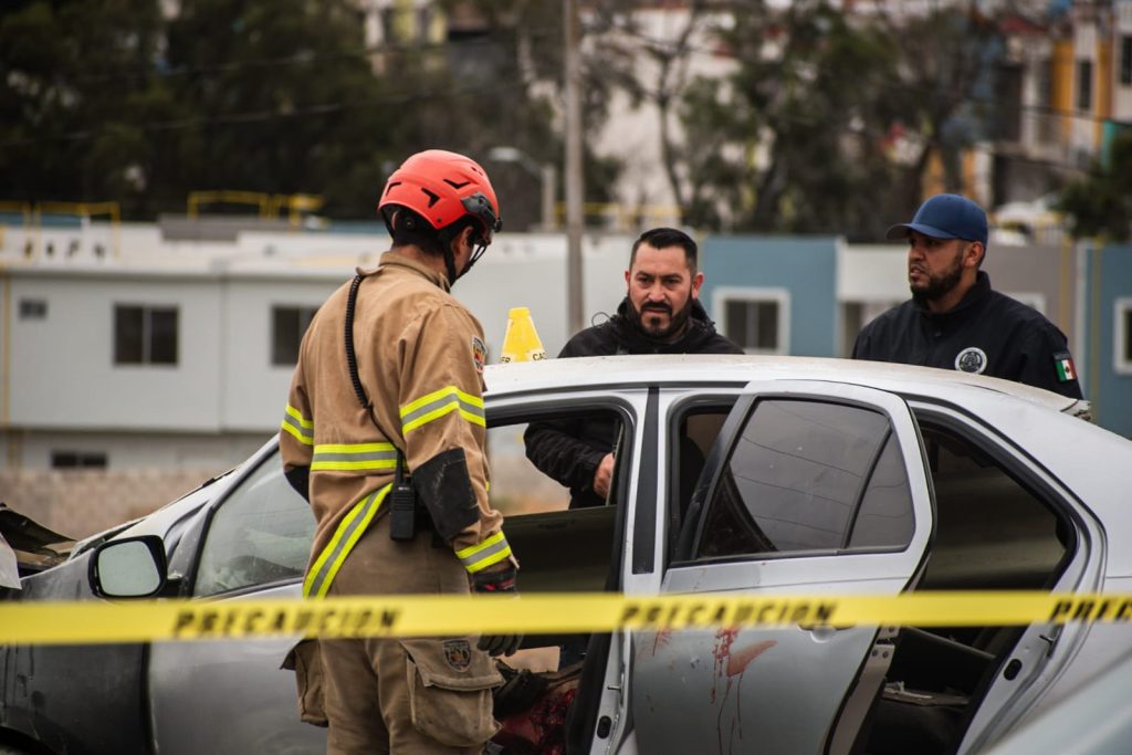 Joven muere decapitada tras choque con muro de contención
