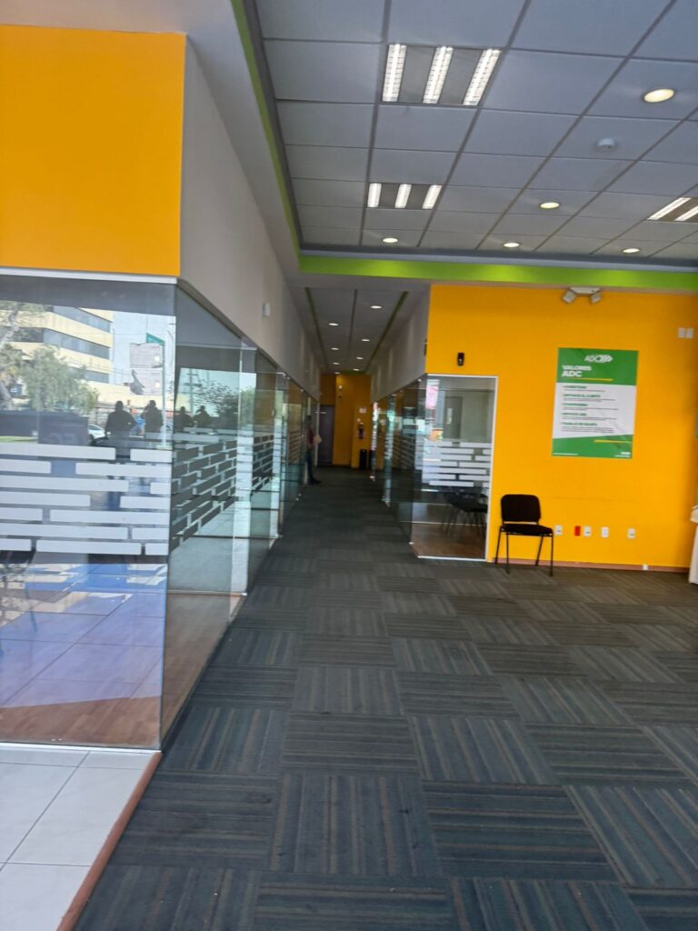 Catean oficinas de ADC Servicios Globales por fraude en la venta de autos