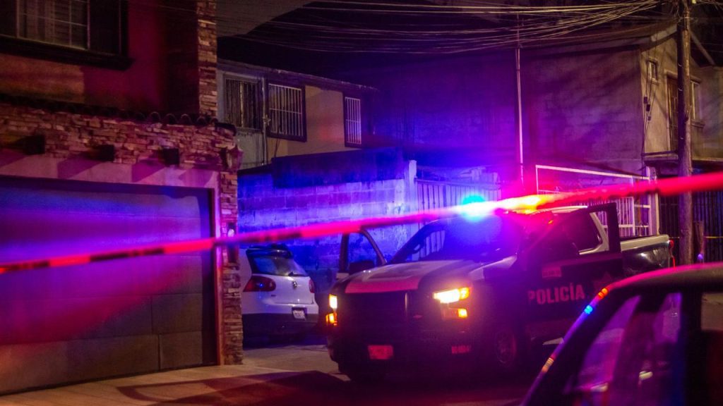 Joven muere decapitada tras choque con muro de contención