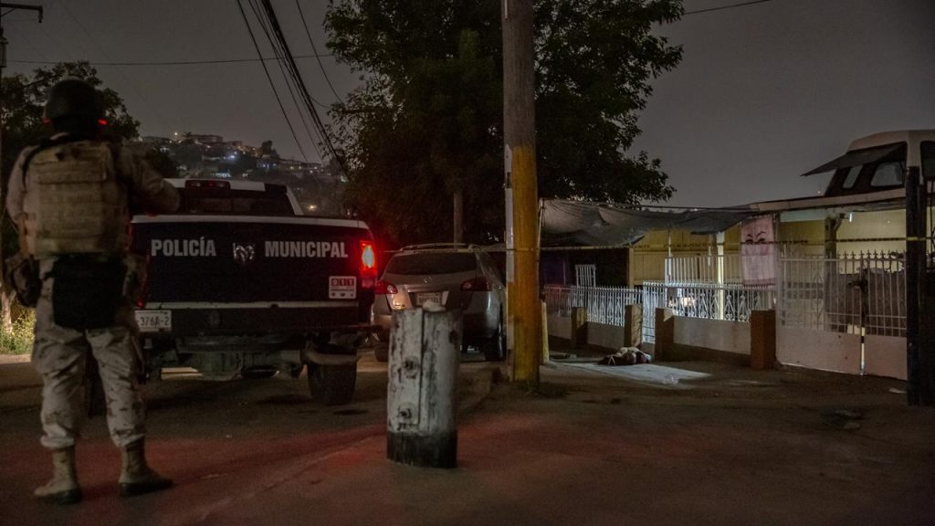 En recorrido policiaco, localizan un cadáver tirado