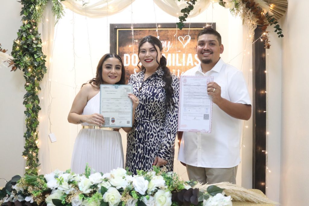 Alcaldesa celebra matrimonios civiles en la Casa Municipal