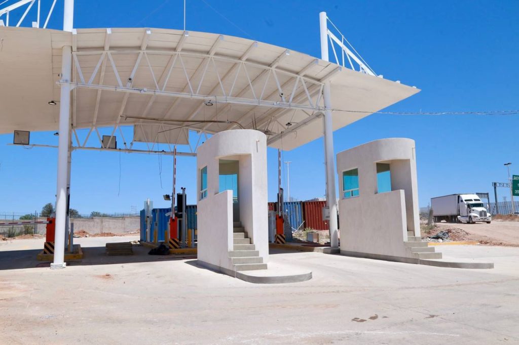 Gobernador supervisa avances en modernización de aduana en Nogales