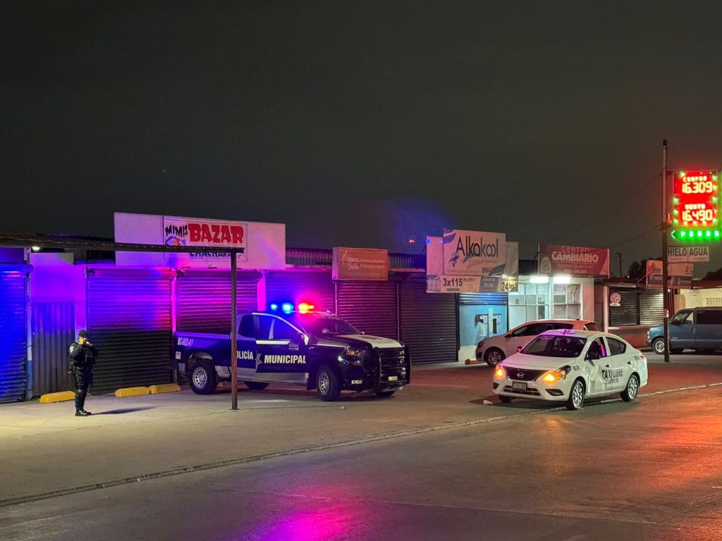 Balean a chofer de taxi libre después de chocar