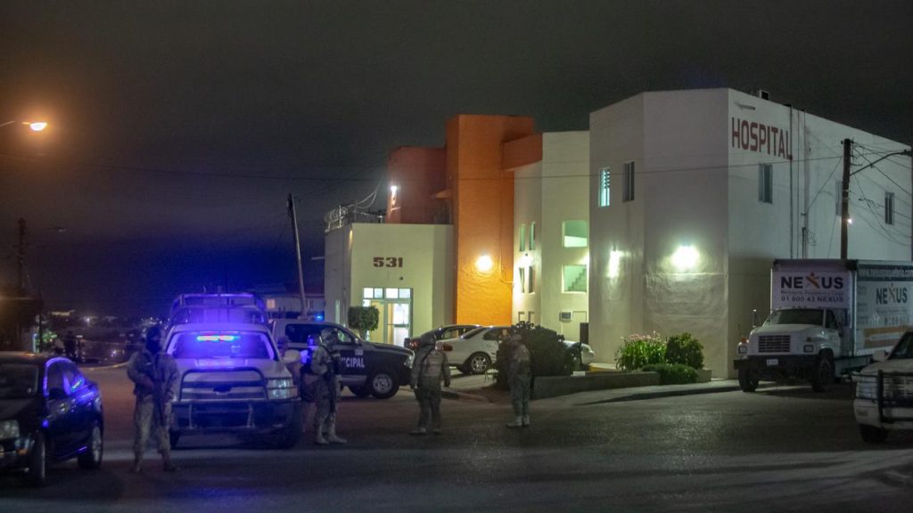 Joven muere decapitada tras choque con muro de contención