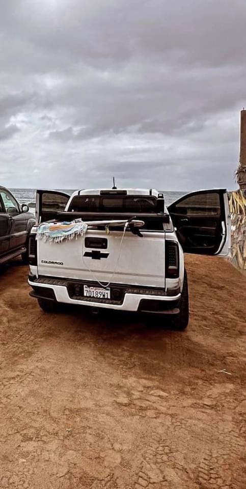Desaparecen en Ensenada tres surfistas extranjeros; hay una detenida