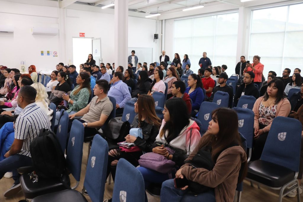 Maricarmeeenn Flores pidió a universitarios hacer conciencia al emitir su voto