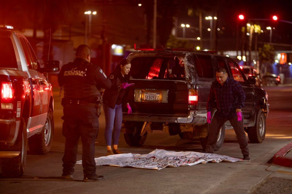 Abandonan camioneta con narco mensaje y cabeza humana a las afueras del Parque Morelos 