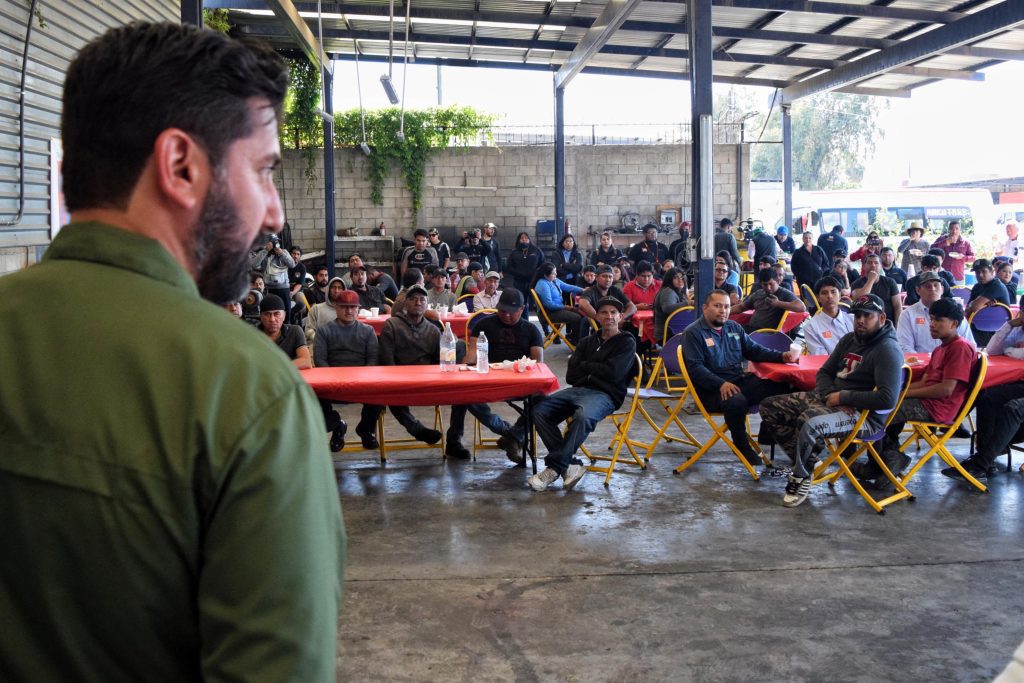 Juan Carlos Hank se reúne con transportistas