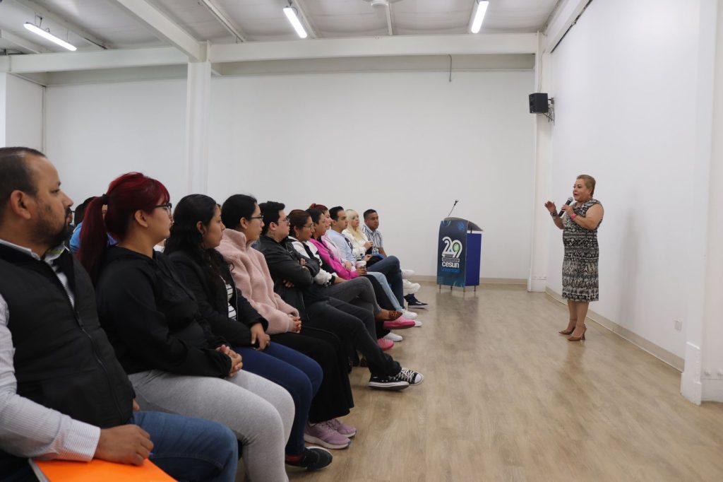 Maricarmeeenn Flores pidió a universitarios hacer conciencia al emitir su voto