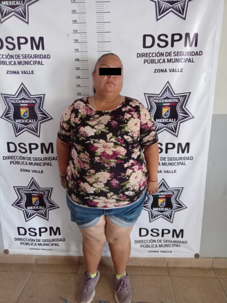 Rescatan a adolescente de un incendio y detienen a la mamá