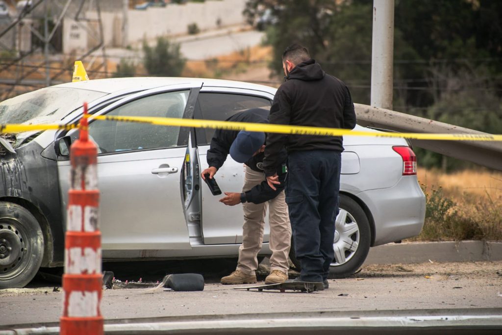 Joven muere decapitada tras choque con muro de contención