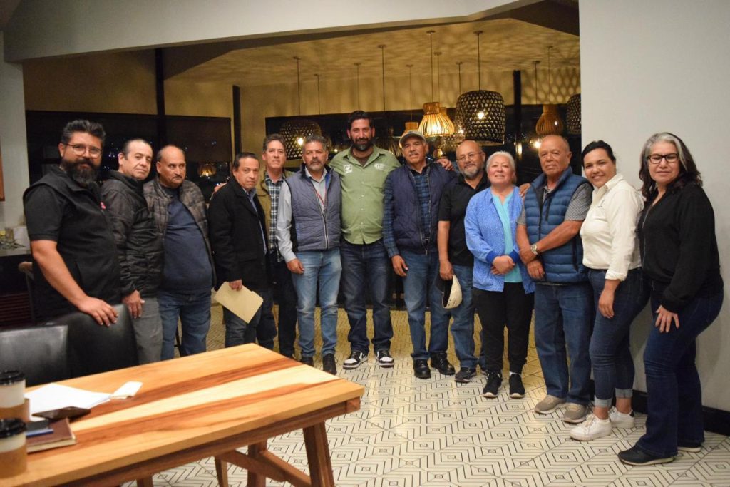 Juan Carlos Hank Krauss se reunió con integrantes de la Unión de Pescadores de Ensenada.