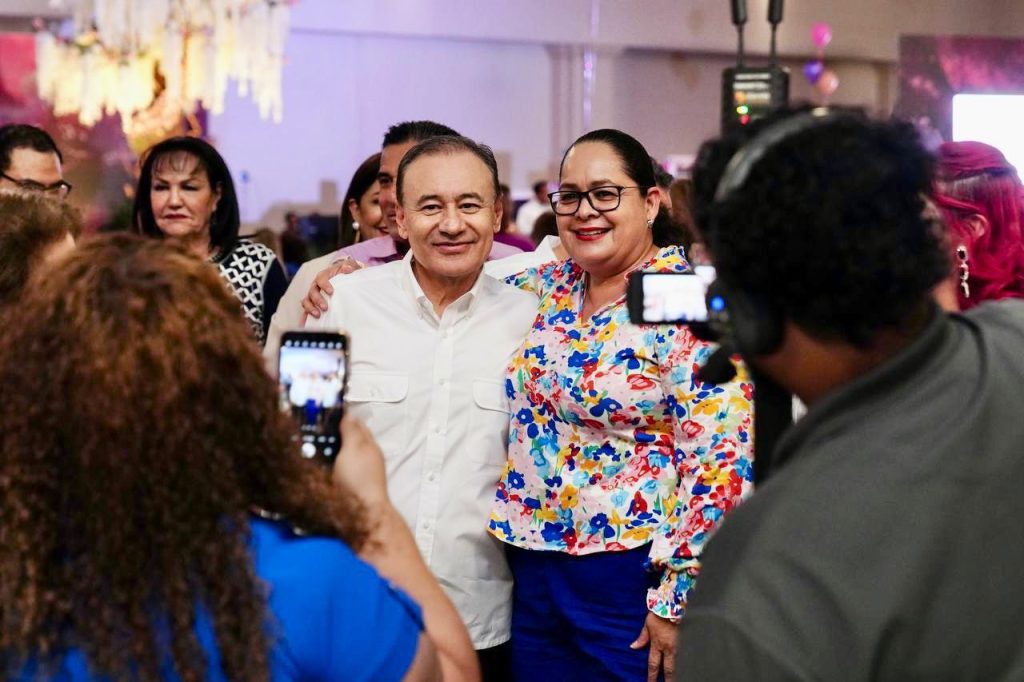 Gobernador reconoce a madres trabajadoras del estado