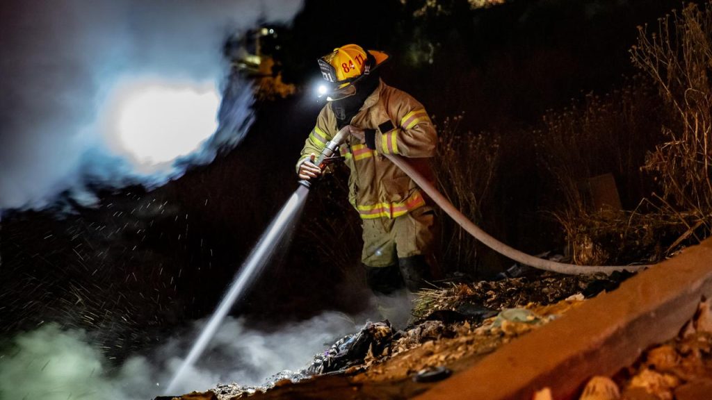 Bomberos controlan incendio en la colonia México