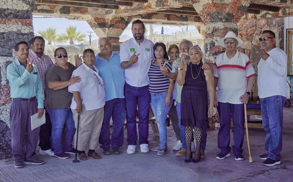 Habitantes de San Felipe recorren el puerto junto a Juan Carlos Hank