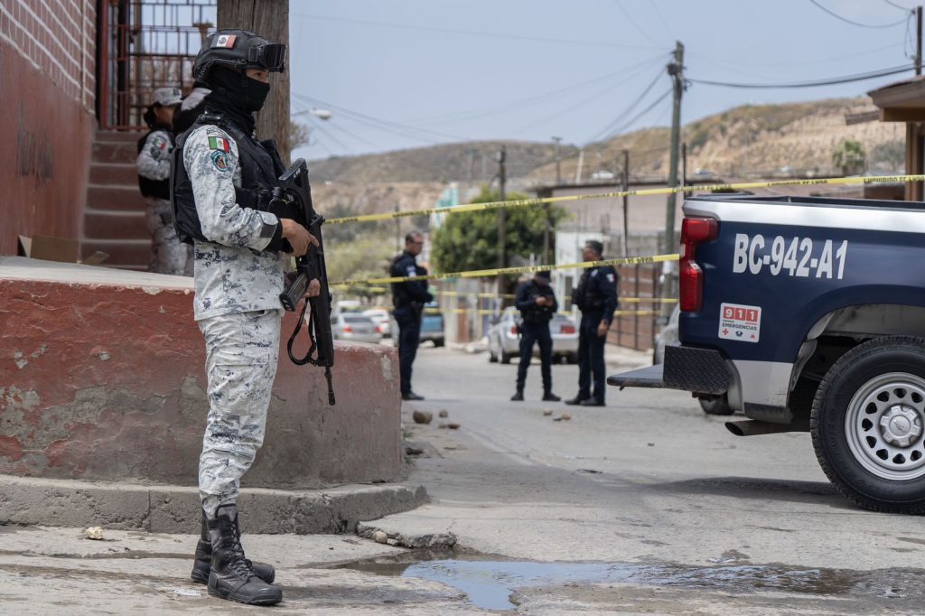 Asesinan a un hombre a bordo de su vehículo en Los Laureles