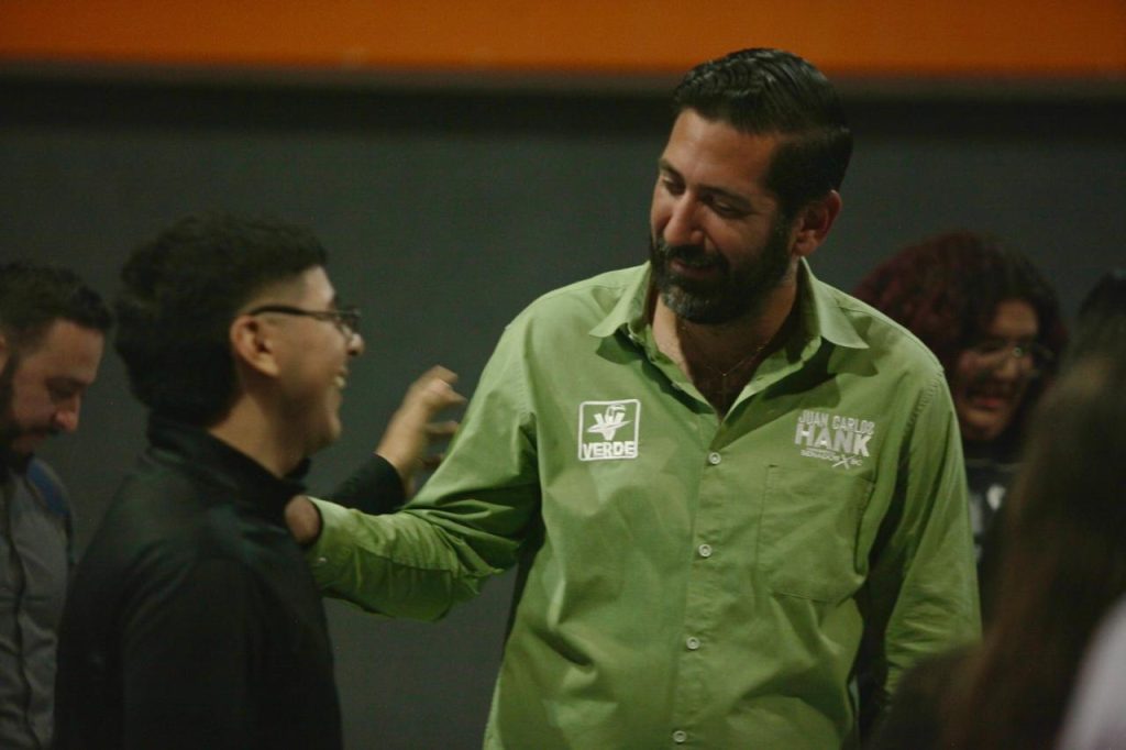 Juan Carlos Hank Krauss participa en mesa de diálogo con estudiantes