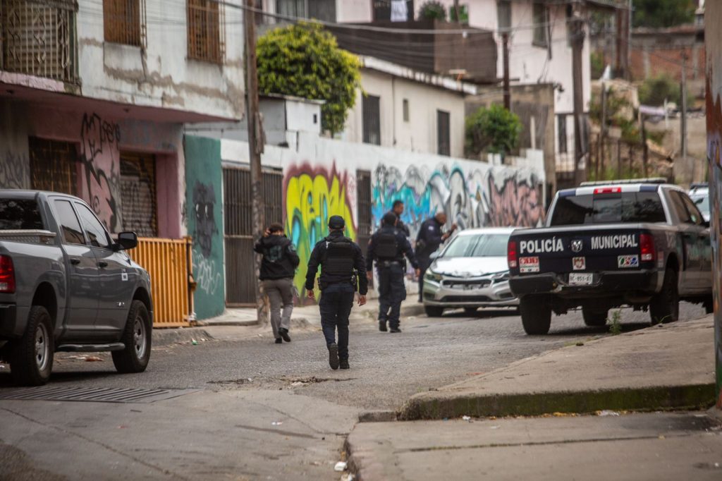 Atacan a balazos a un Policía Municipal