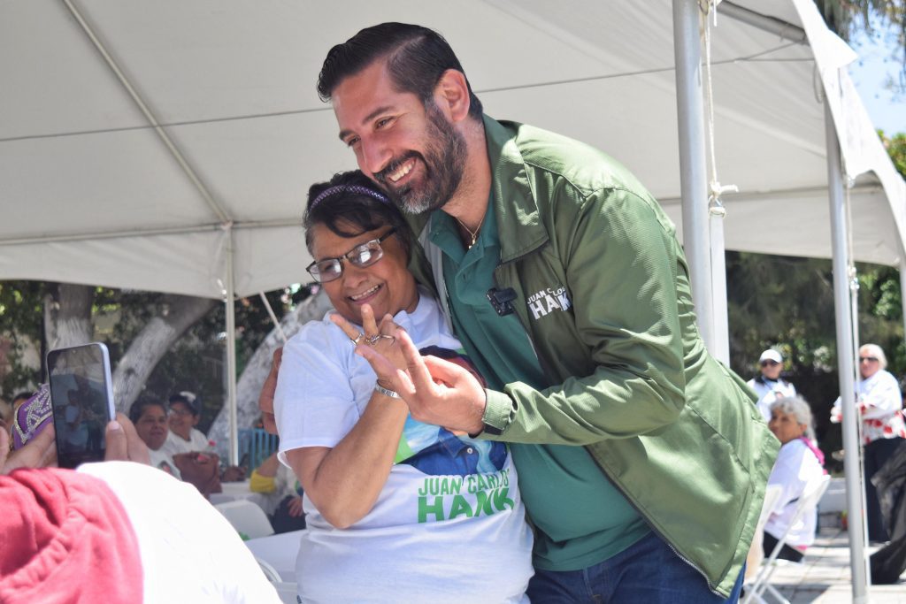 Juan Carlos Hank asiste a convivio con mujeres líderes en colonias de Tijuana