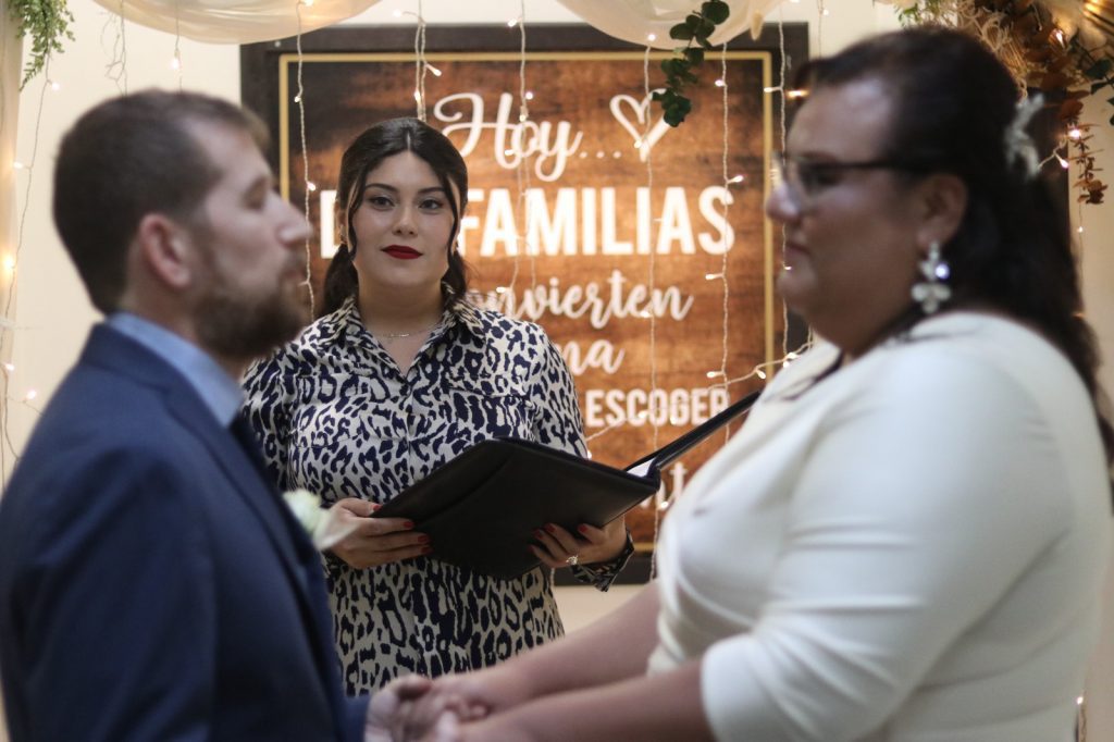 Alcaldesa celebra matrimonios civiles en la Casa Municipal