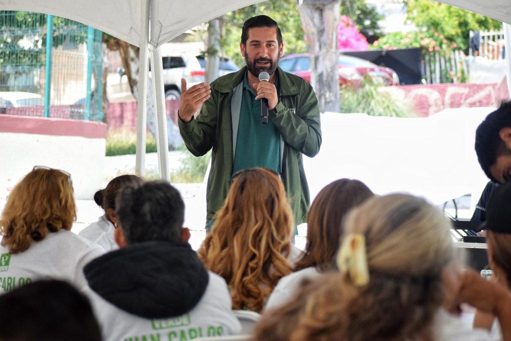 Juan Carlos Hank asiste a convivio con mujeres líderes en colonias de Tijuana
