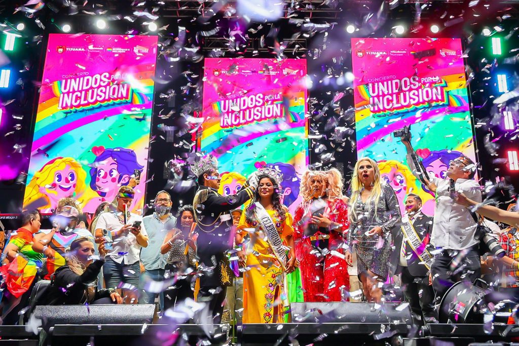 Marchan y acuden más de 45 mil al concierto de inclusión con Paulina Rubio por el Orgullo LGBTTTQA+