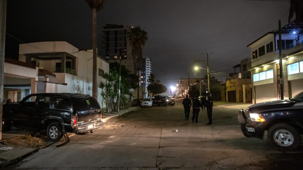 Chocan patrulla y desatan persecución en Playas de Tijuana