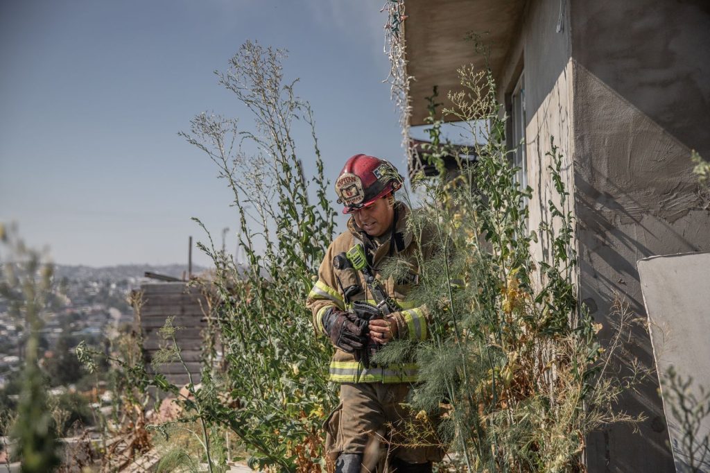 Incendio en la colonia Obrera consume una vivienda
