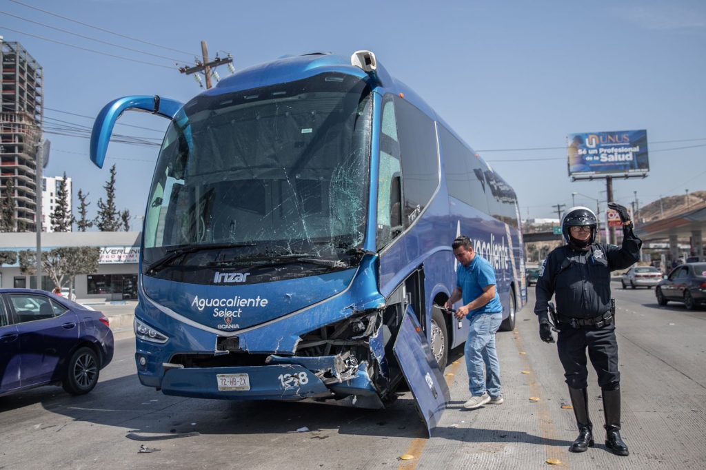 Choque múltiple en el bulevar Lázaro Cárdenas 