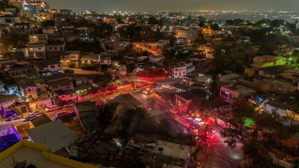 Evacuan viviendas por incendio en la colonia Patrimonial Benito Juárez