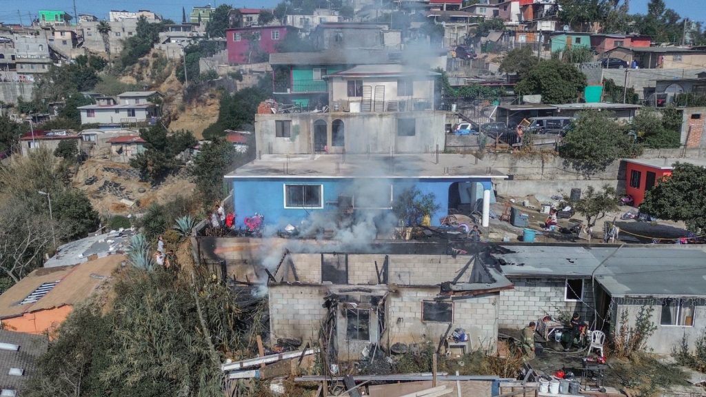 Incendio en la colonia Obrera consume una vivienda