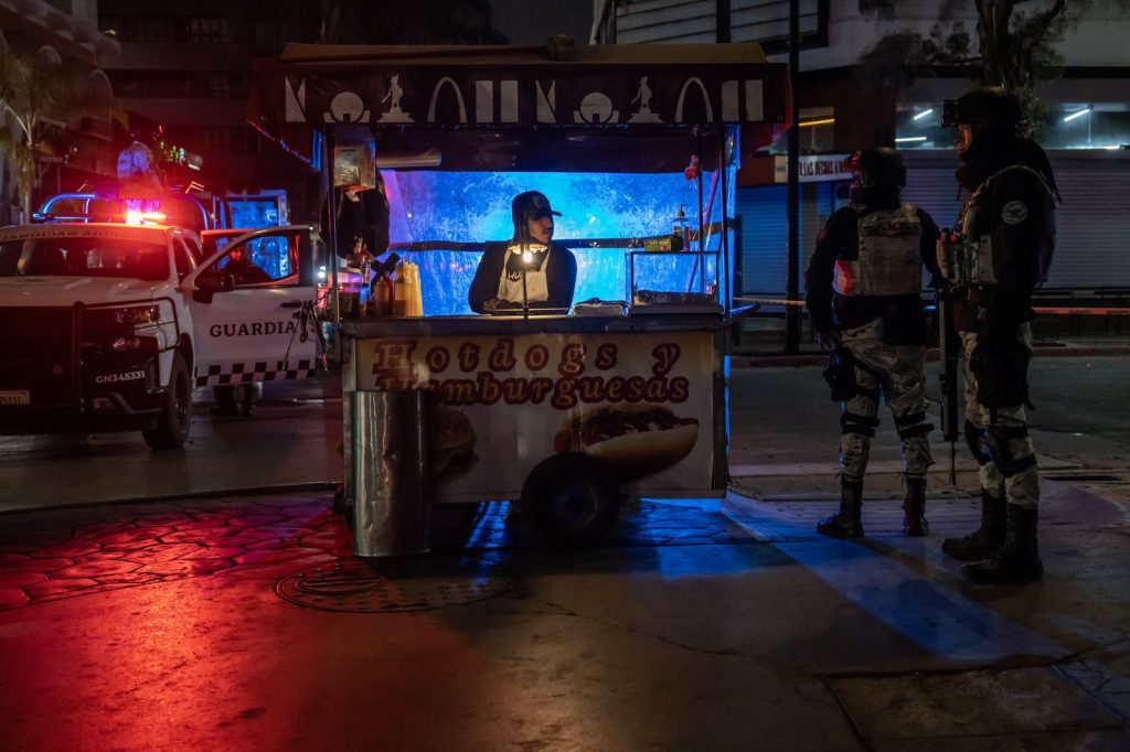 Asesina a hombre frente a bar de la sexta y se lesiona al intentar huir